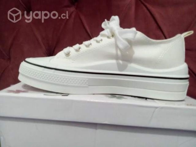 Zapatillas cambian de color con el sol /39/40