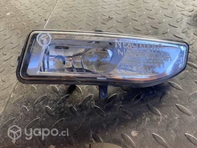 Neblinero Nissan Versa delantero RH
