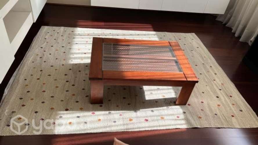 Mesa de centro de madera y vidrio