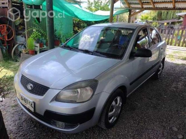 Kia rio jb en buenas condiciones