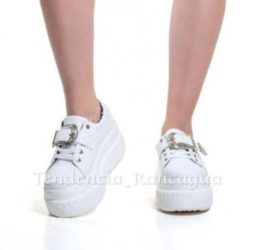Zapatilla Blanca con Hebilla