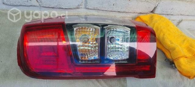 Foco derecho l200 2020