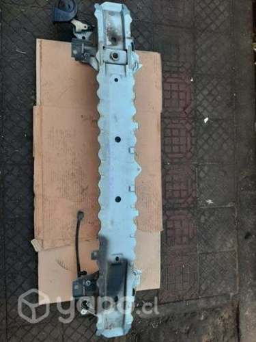 Refuerzo de parachoque delantero mazda2. 2014