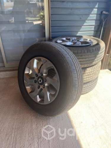 Llantas con neumáticos camioneta Great wall POER