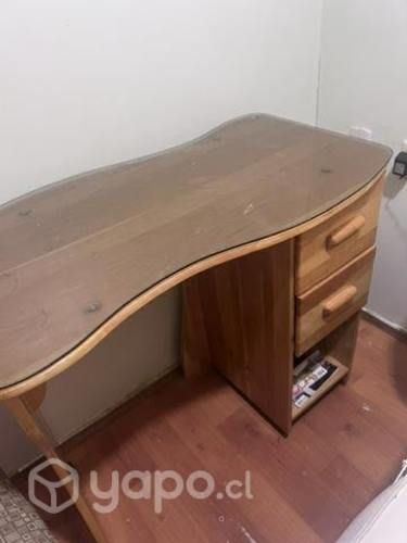 Escritorio de lenga y vidrio