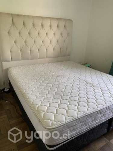 Cama king con respaldo acolchado