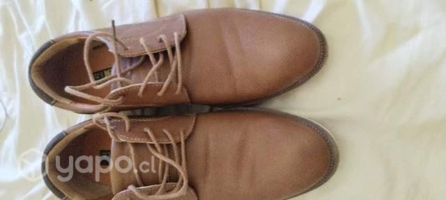 Zapatos semi nuevos color cafe