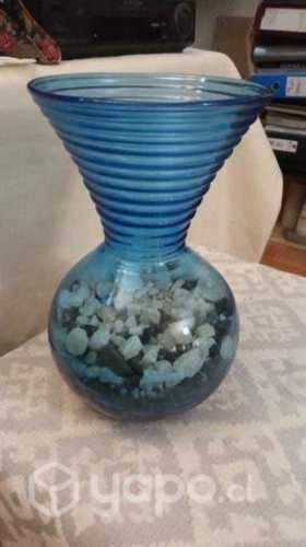 Florero de cristal antigüo , color azul
