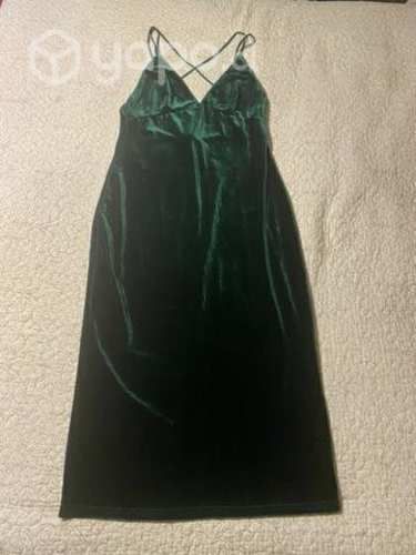 Vestido en terciopelo de fiesta color verde