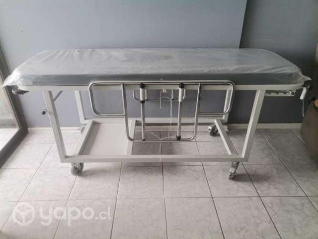 Camilla de examen clínico con ruedas y barandas