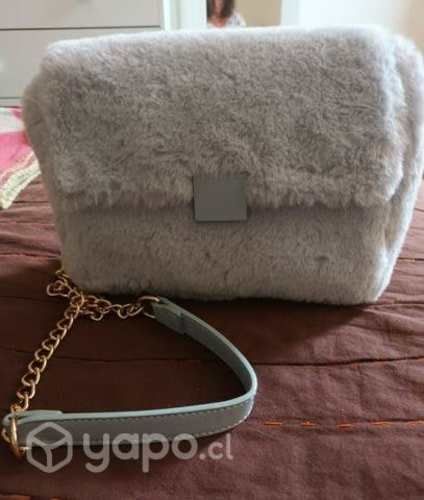 Cartera peludita marca Todomoda color celeste