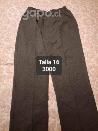 Uniforme Santo Tomás talla 16 S