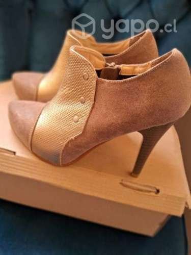 Botines color dorado taco alto nuevos