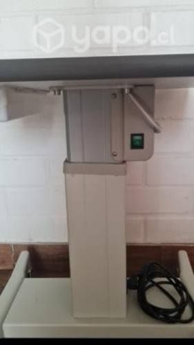 Mesa eléctronica porta equipo óptico