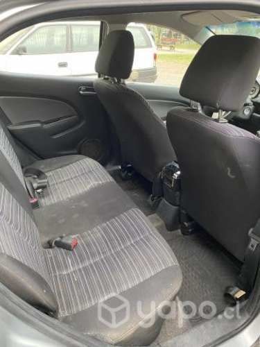 Única Mazda 2 2011 AT, 120,000 km