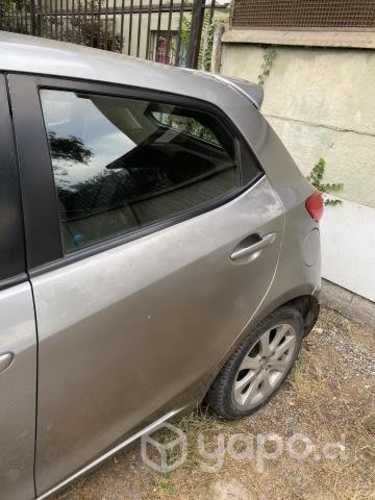 Única Mazda 2 2011 AT, 120,000 km