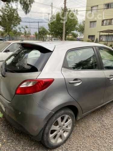 Única Mazda 2 2011 AT, 120,000 km