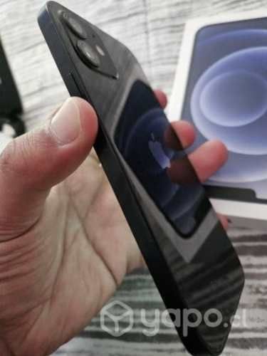Iphone 12 con su caja respectiva