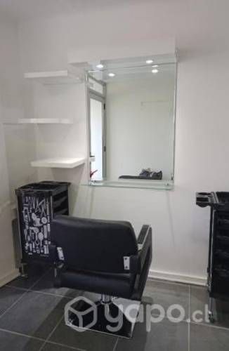 sillon peluquería y espejo con cenefa