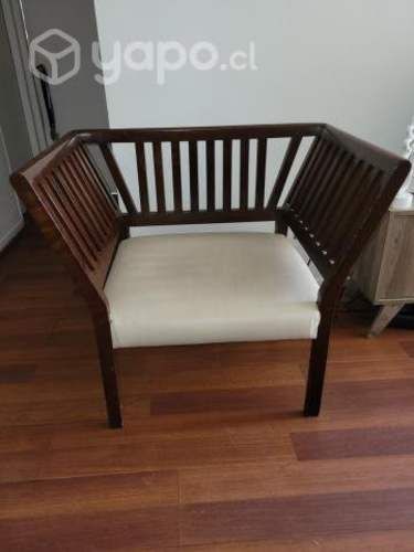 Dos sitiales de excelente madera