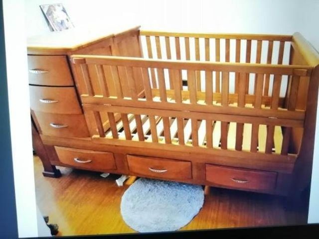 Cama plaza y media, cuna, corral de Raulí