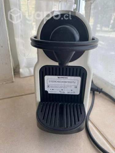 Cafetera Nespresso con Espumador