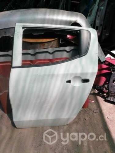 Puerta trasera izquierda mitsubishi L