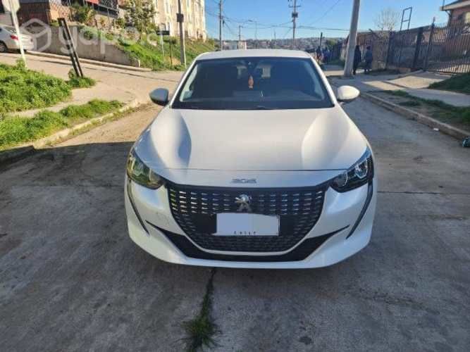 PEUGEOT 208, año 2021