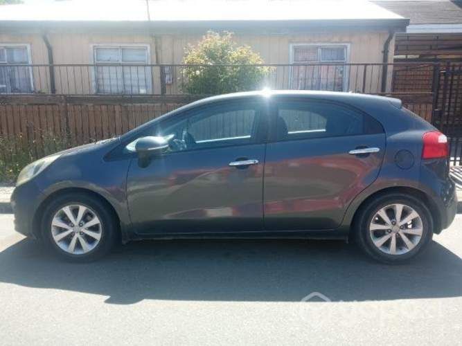 Automóvil KIA RIO 5