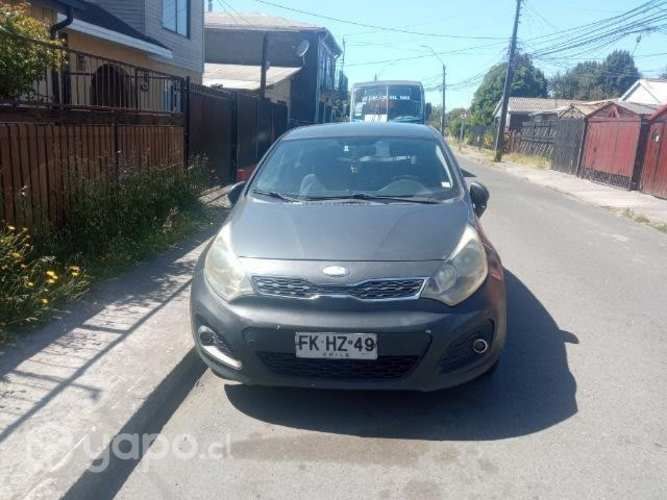 Automóvil KIA RIO 5
