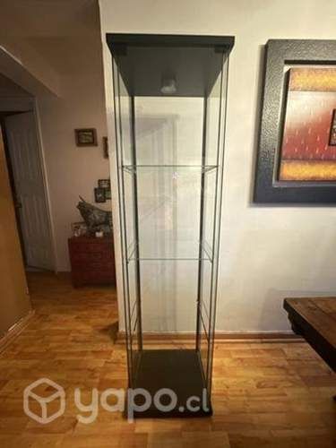 Vitrina de vidrio con puerta magnética y luz