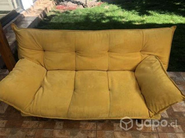 Futon Amarillo en buen estado
