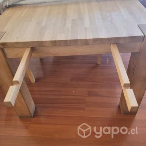 Mesa de madera con acoplamiento