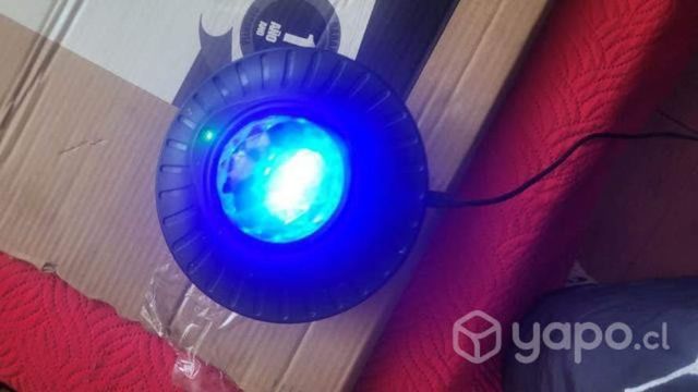 Parlante a blutuu con luces LED cambian de colores