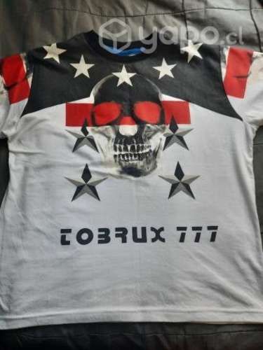 Poleras nuevas y algunas con algo de uso