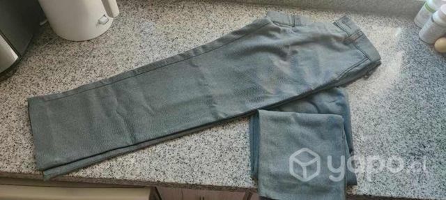 Pantalón talla 10 (ambos 5 mil)