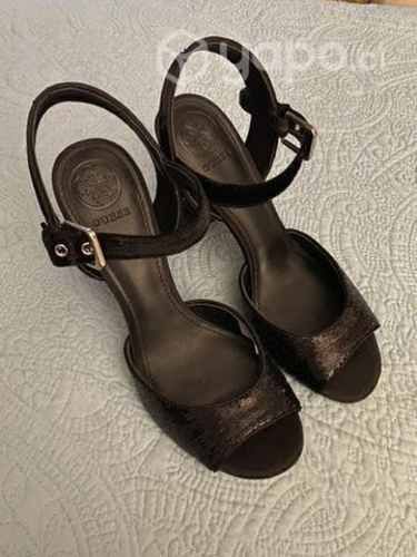 Chalas de fiesta Guess de lentejuelas y terciopelo