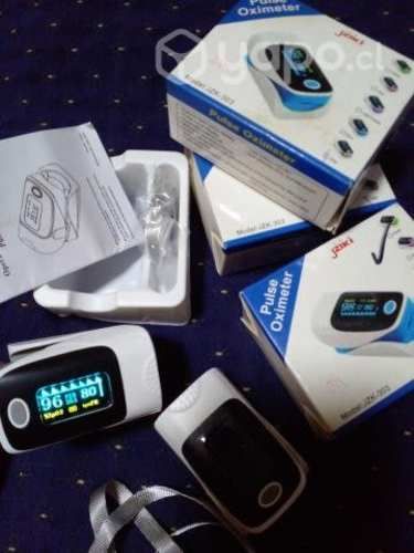 Mide porcentaje oxigeno en la sangre y pulso.