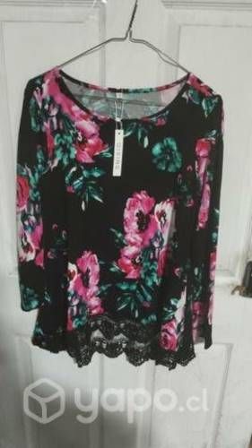 Blusa floreada ajustada talla S