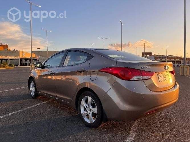 Hyundai Elantra 2012 automático GLS