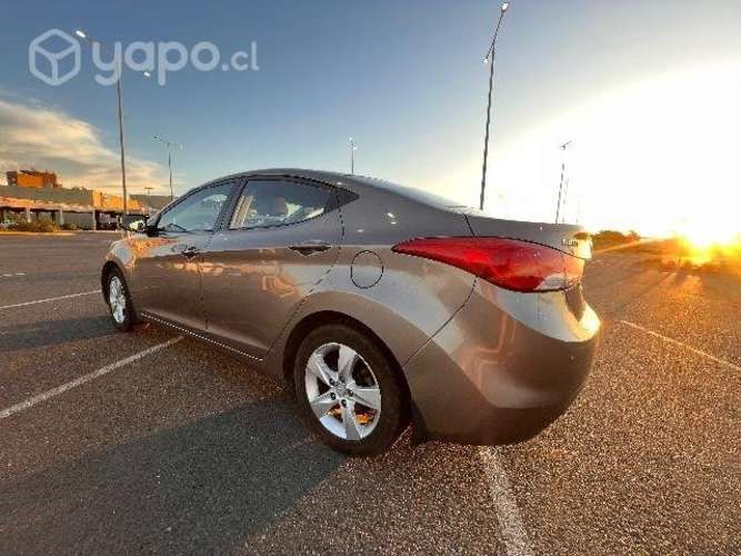 Hyundai Elantra 2012 automático GLS