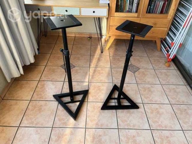 Soporte atriles monitores