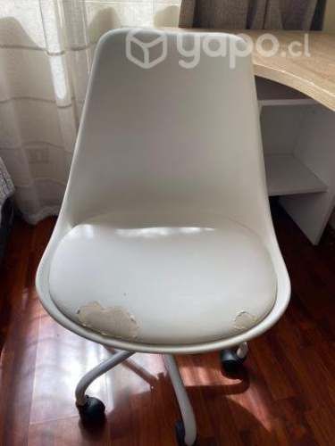 Escritorio usado con silla incluida