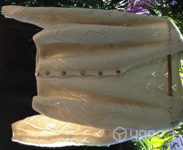 Chaleco de lana calado tejido a mano