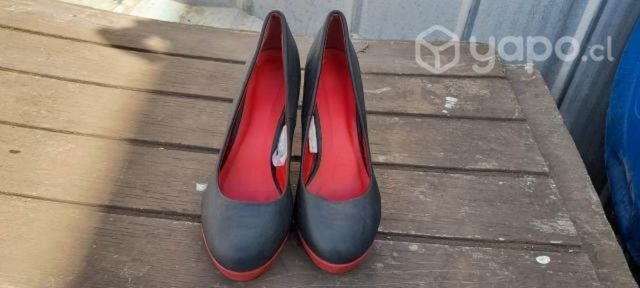 Tacones femeninos formales