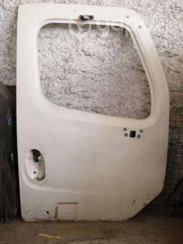 Puerta esqueleta lado derecho Freightliner M2 300