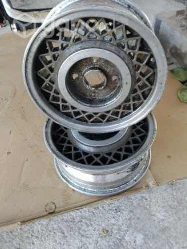 Se venden neumáticos de emergencia y llandas