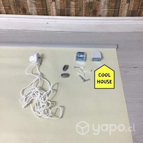 Disponible cortina roller color crema blackout 120