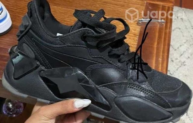 Varias zapatillas nuevas niño y niña