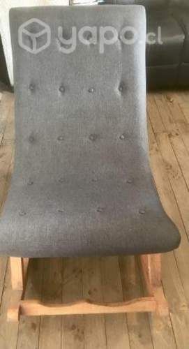 Sillón mecedor madera acolchado